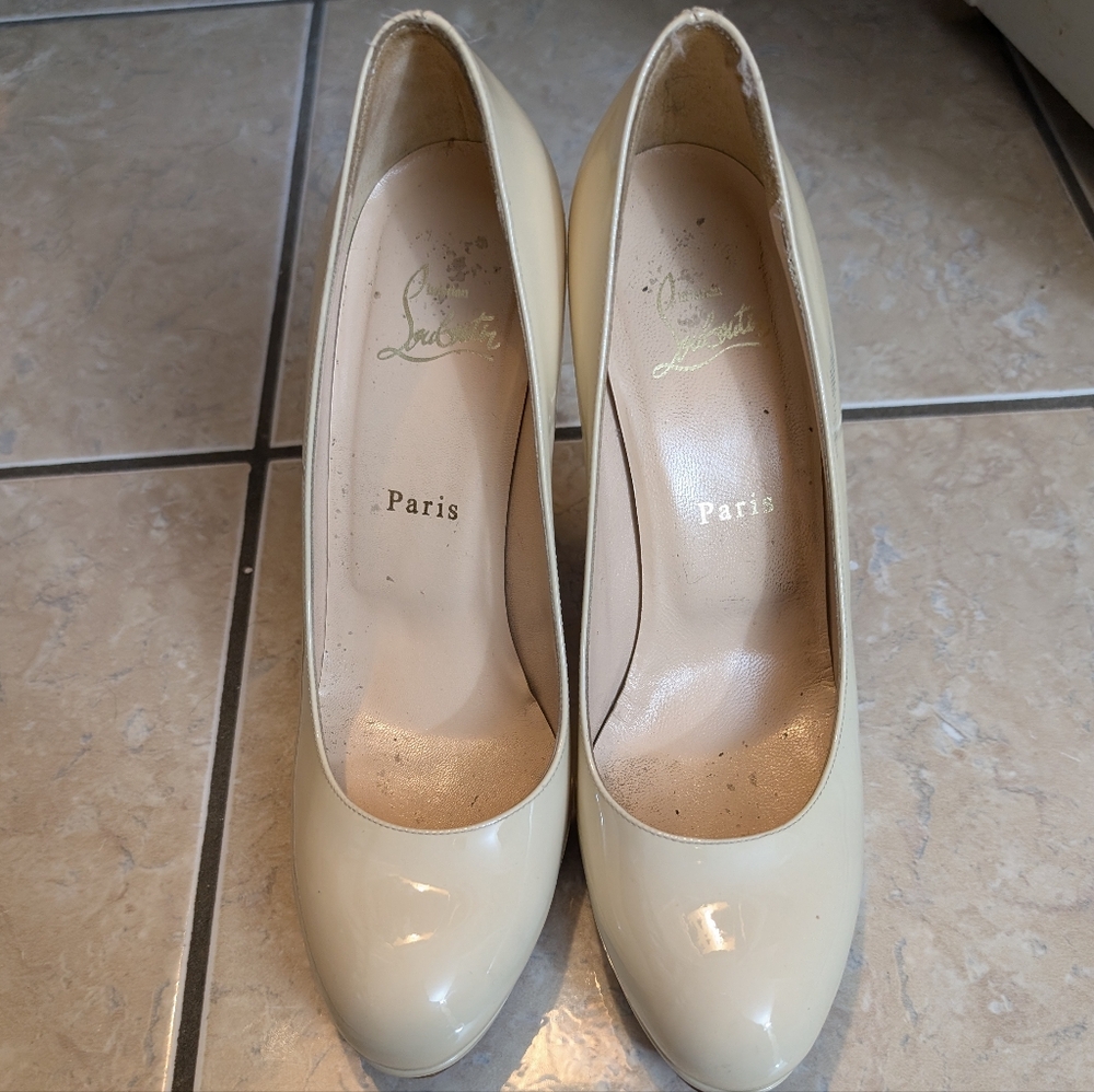 **Sold** Christian Louboutin Patent leather beige heels 38.5